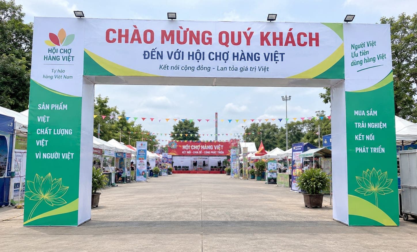 Cổng chào Bạt Hiflex / Decal khung sắt